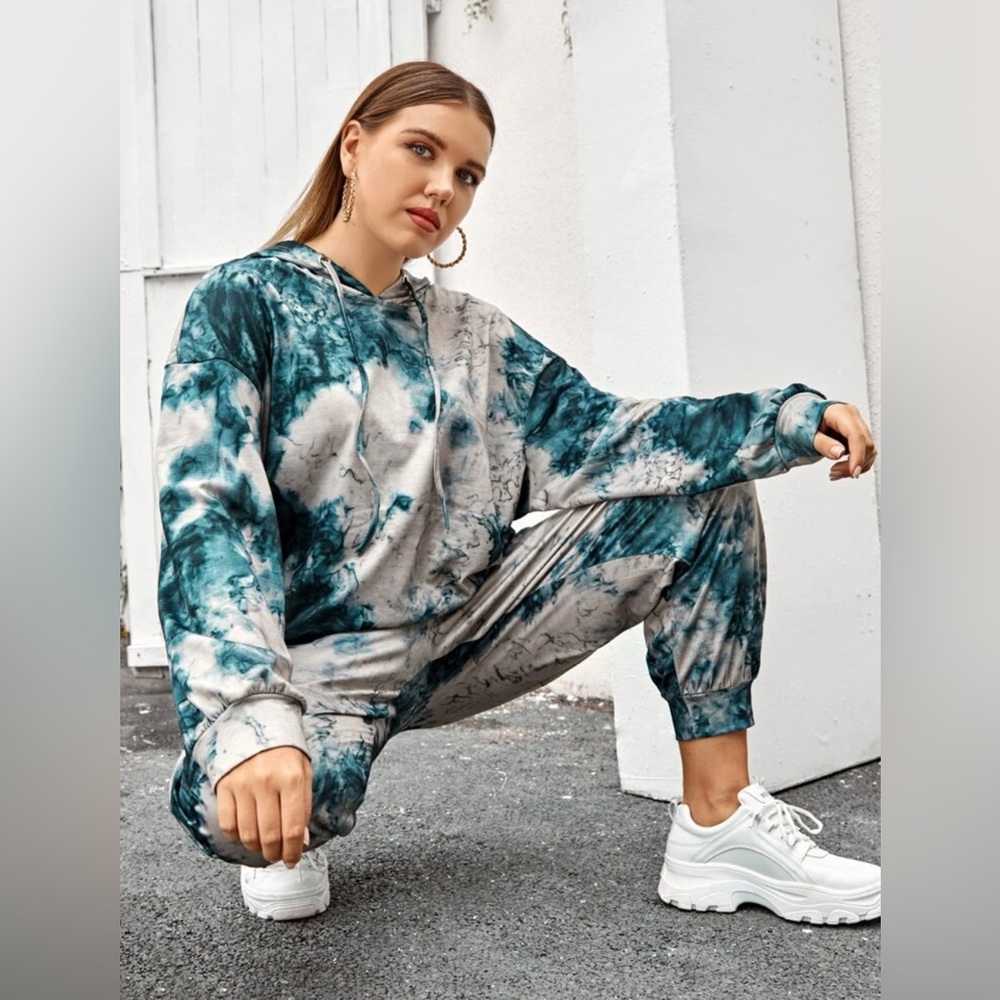 Tie Dye Drop Shoulder
Drawstring Hoodie & Sweatpants Set